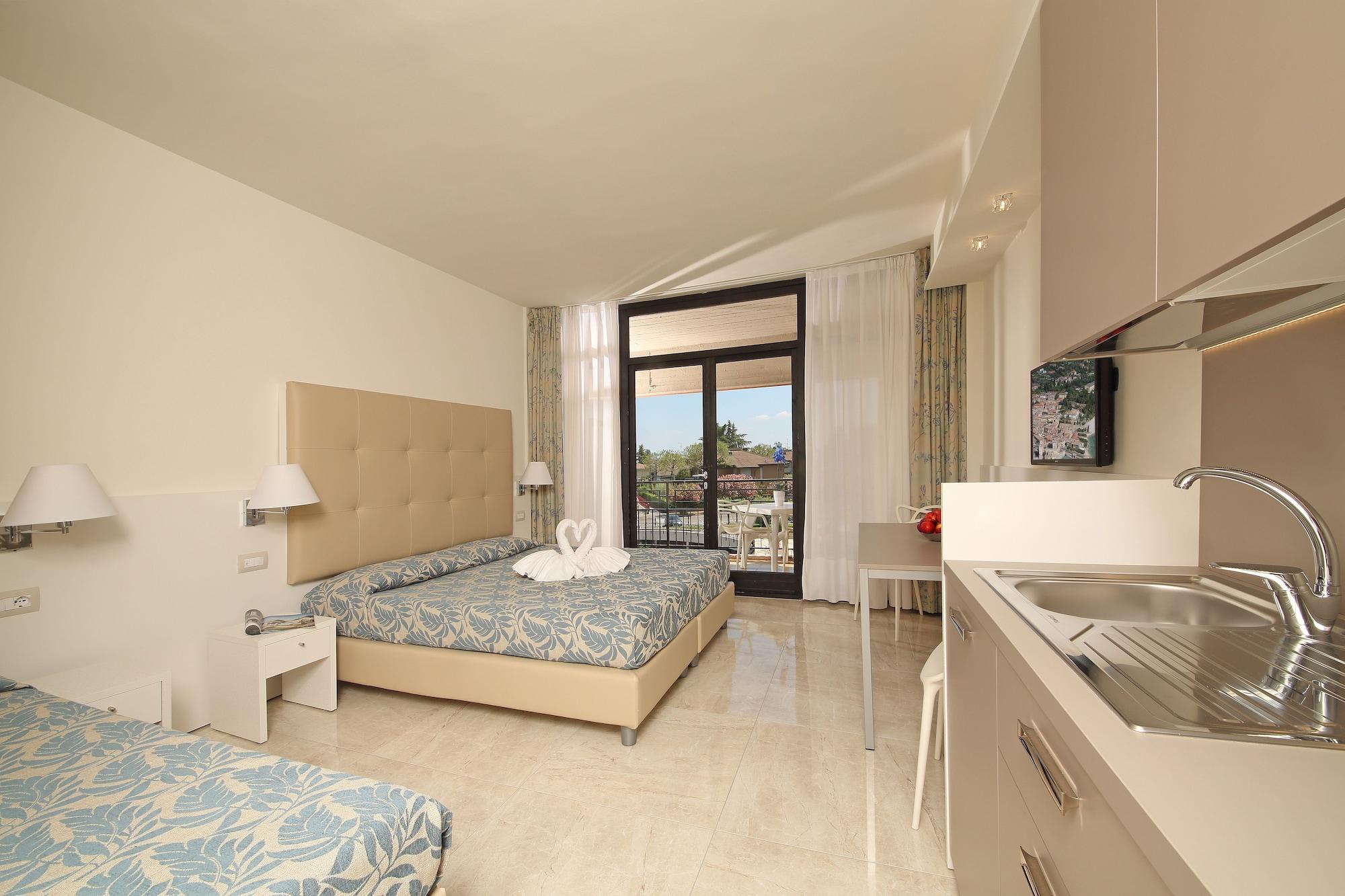 Hotel Residence Holiday Sirmione Exterior photo