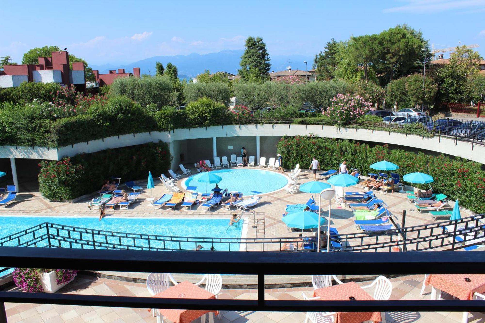 Hotel Residence Holiday Sirmione Exterior photo
