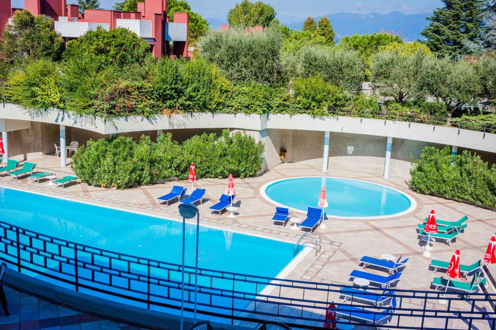 Hotel Residence Holiday Sirmione Exterior photo