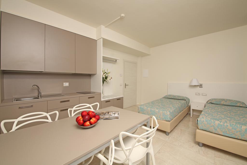 Hotel Residence Holiday Sirmione Exterior photo