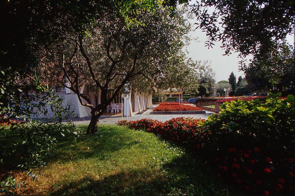 Hotel Residence Holiday Sirmione Exterior photo