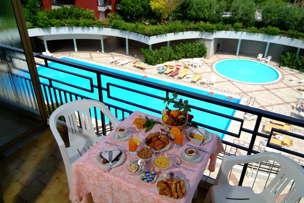 Hotel Residence Holiday Sirmione Exterior photo